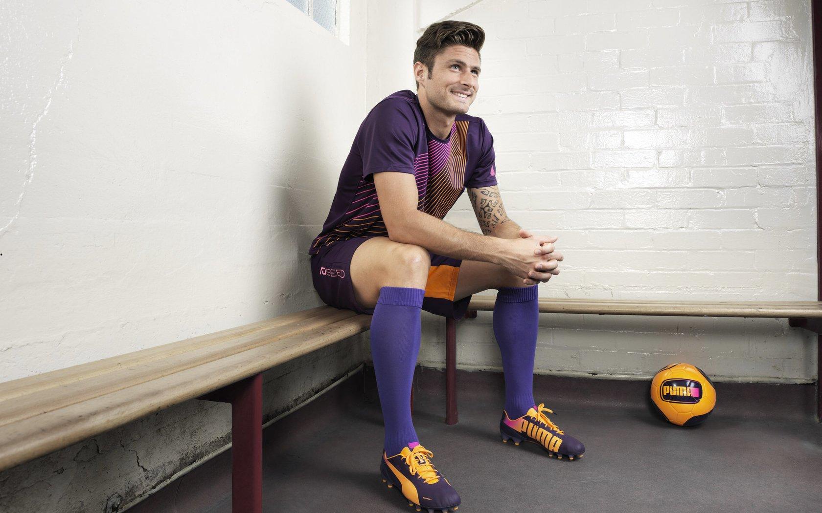 短跑新星闪耀全国锦标赛,破纪录表现引爆田径界